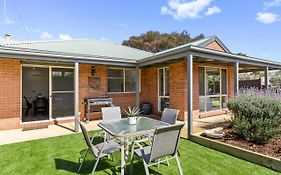 2 Bedroom Unit - Close To The Beach - Free Parking - Free Wifi